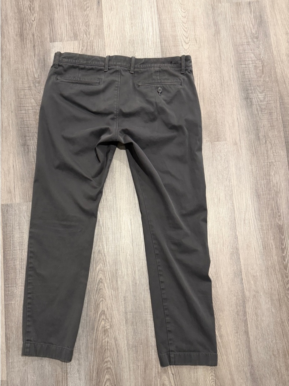 J. Crew Men's 484 Slim Stretch Chinos in Coal Grey - Picture 3 of 3